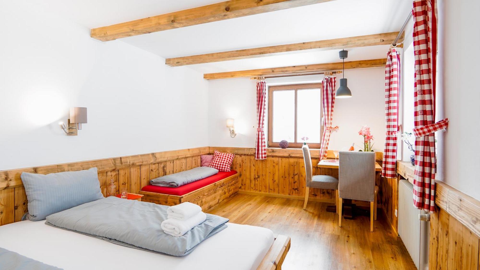 Landgasthof Zum Papyrer - Erholung Im Urlaubsgebiet Lenggries Szoba fotó