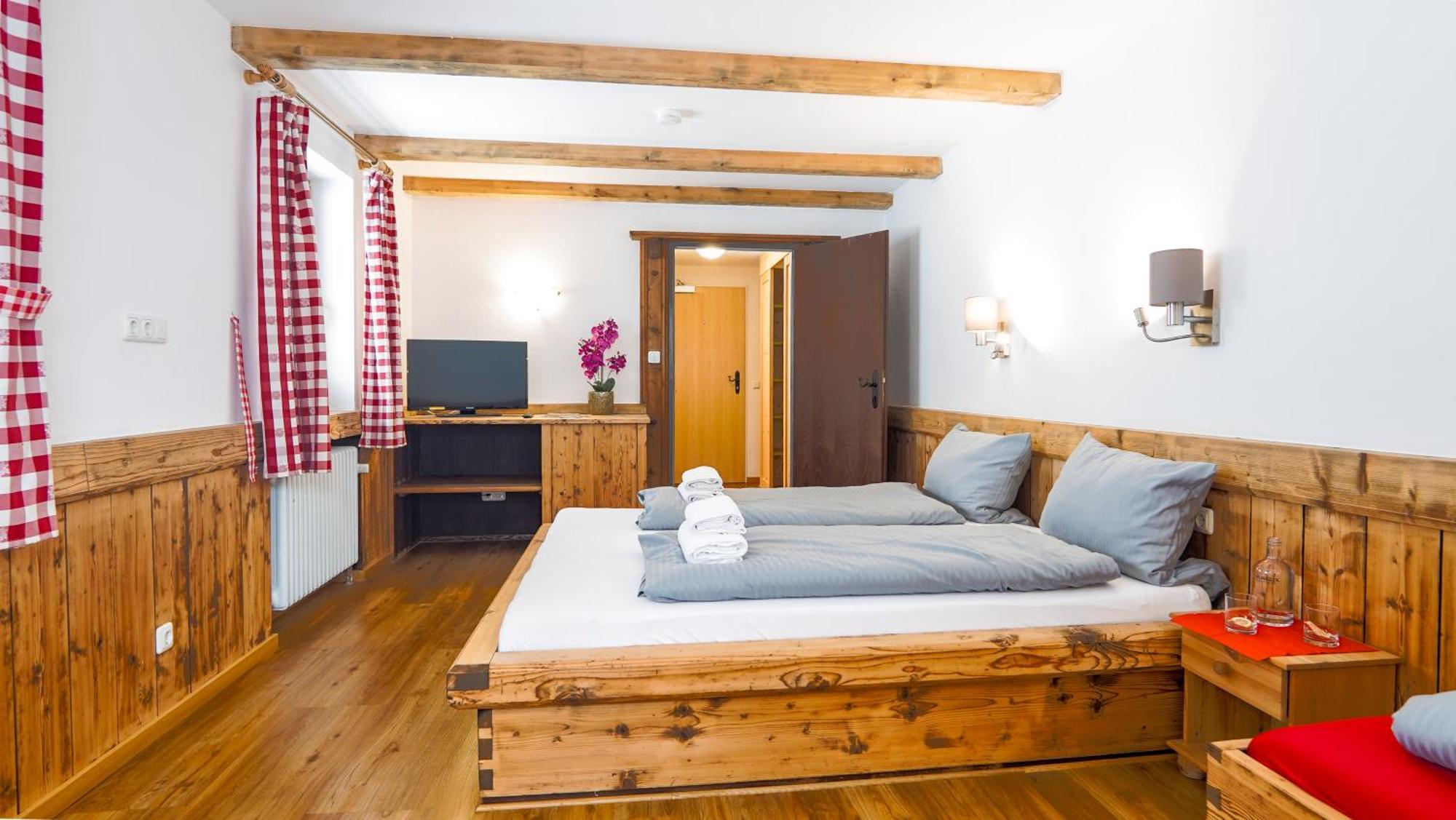 Landgasthof Zum Papyrer - Erholung Im Urlaubsgebiet Lenggries Szoba fotó