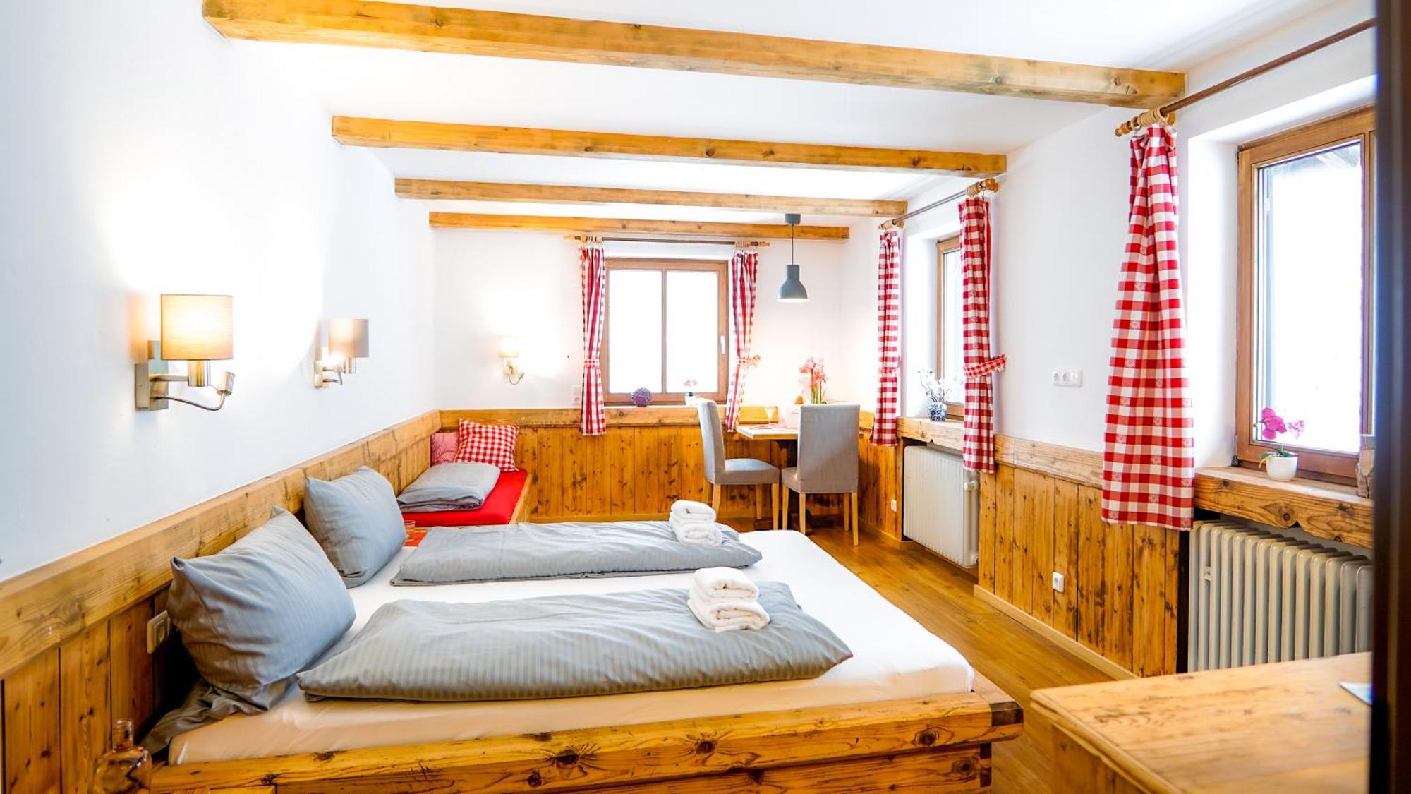 Landgasthof Zum Papyrer - Erholung Im Urlaubsgebiet Lenggries Szoba fotó