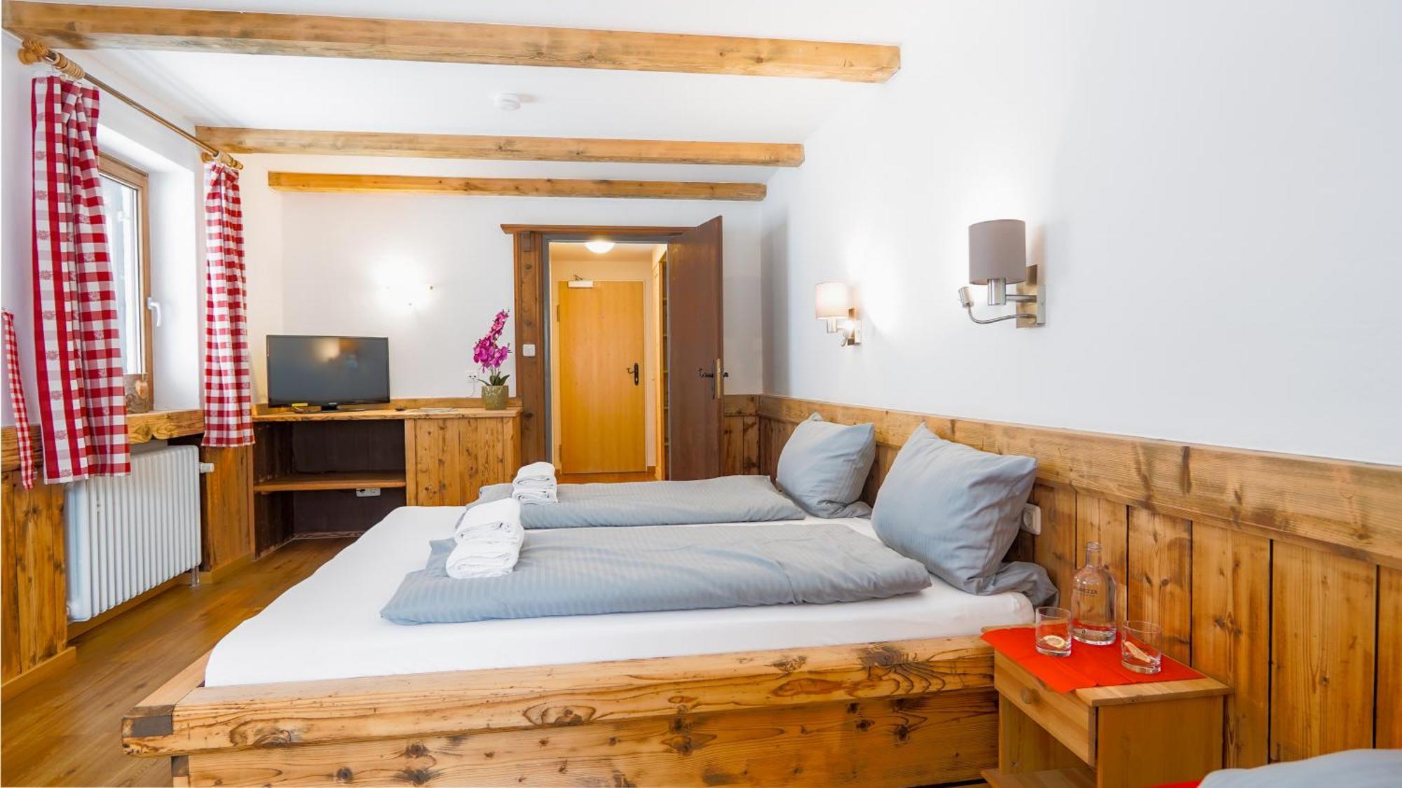 Landgasthof Zum Papyrer - Erholung Im Urlaubsgebiet Lenggries Szoba fotó
